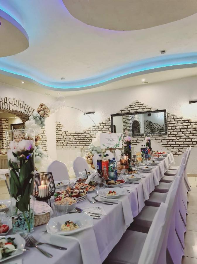 Willa-Restauracja Victoria Ostrowiec Świętokrzyski Eksteriør bilde